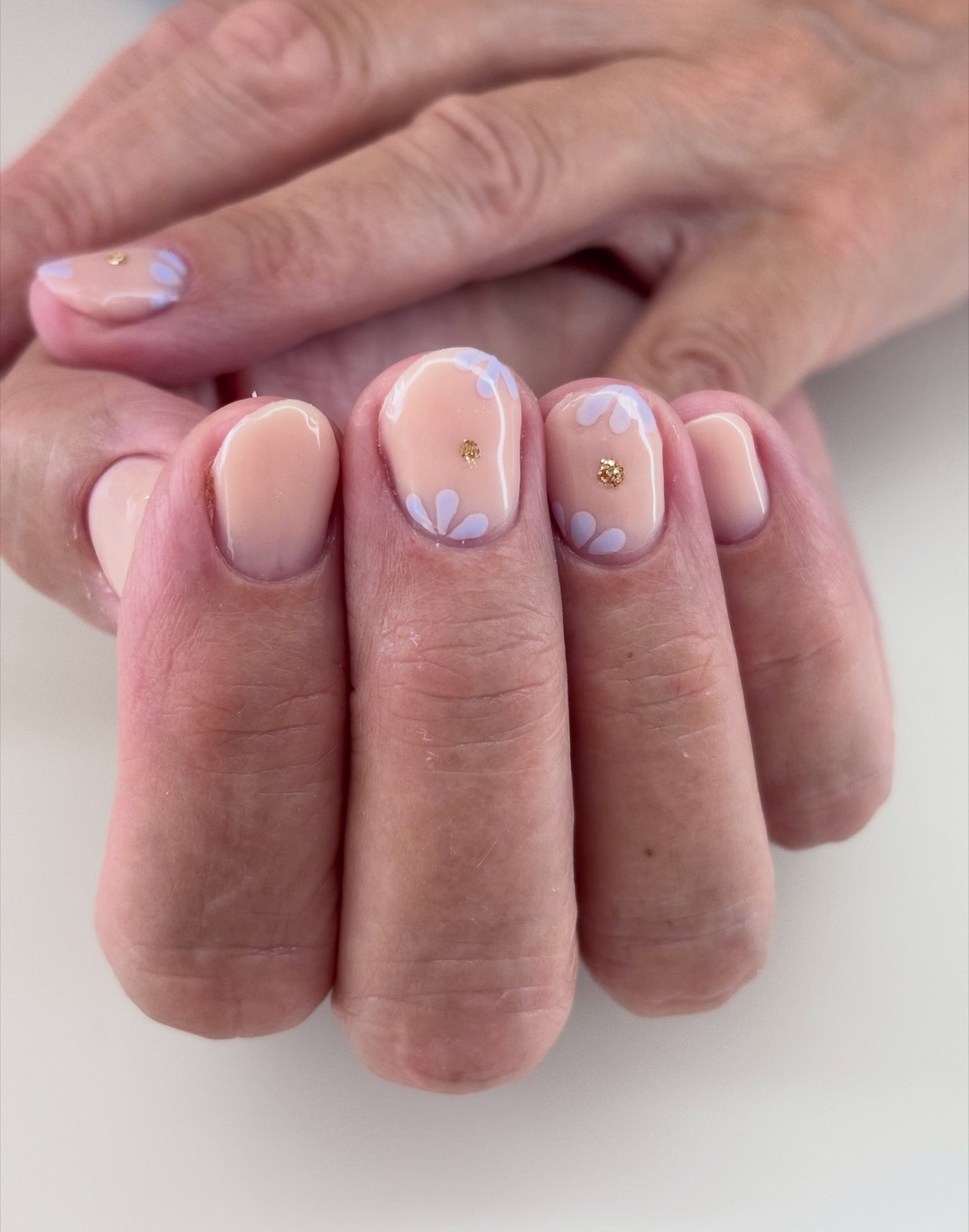 Nude nails met net die floral touch